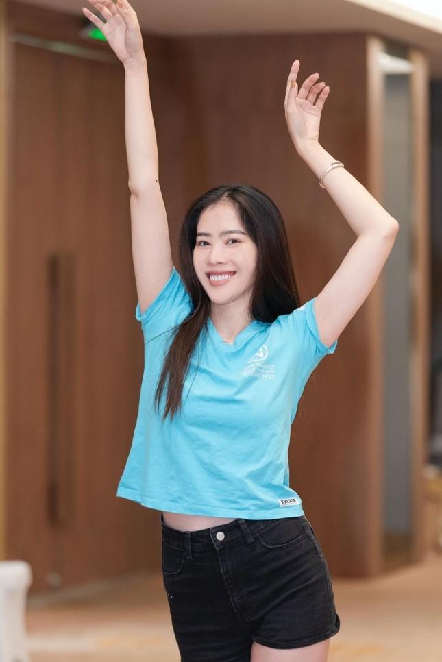 Nam Em lạc quẻ bên cạnh các thí sinh Miss World Vietnam 2022-1