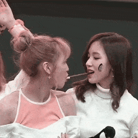 Top 3 trò chơi fan đỏ cả mặt khi nhìn idol tham gia-5