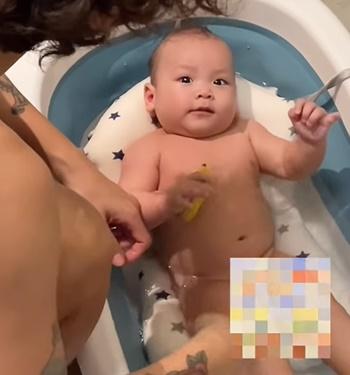 Bố mẹ style độc lạ, quý tử nhà Decao cũng chất lừ-10