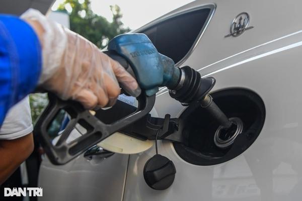 Xăng giảm lần thứ 5 liên tiếp, có loại giảm gần 1.000 đồng/lít-1