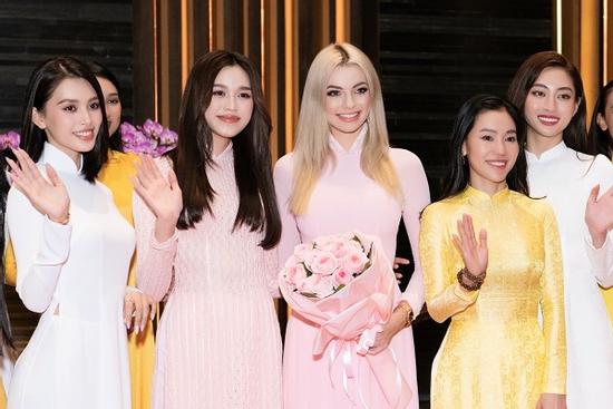 3 hoa hậu Việt đọ sắc đương kim Miss World, ai sánh kịp?