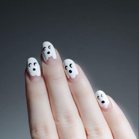 Thót tim phong cách làm đẹp chẳng giống ai trong tháng cô hồn-11