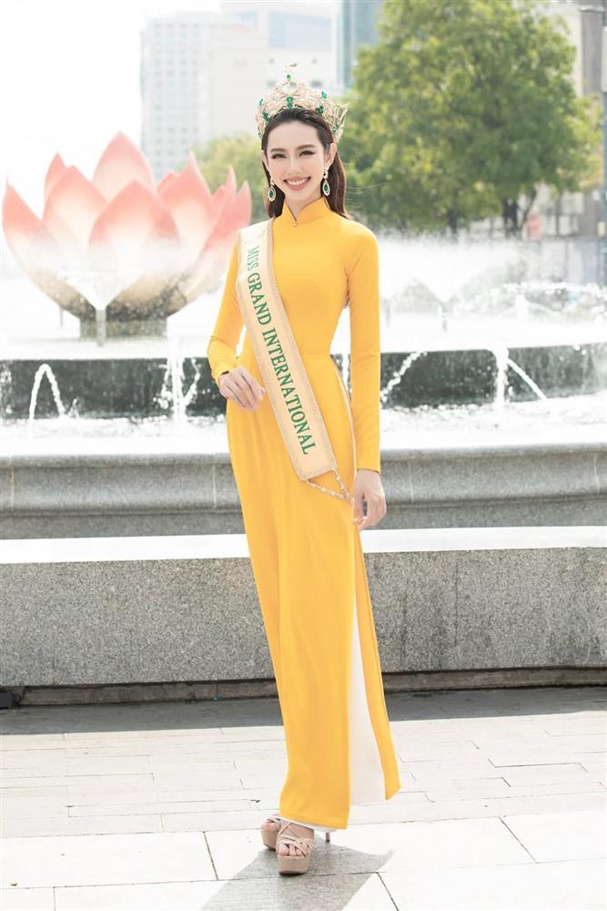 5 đương kim hoa hậu mặc áo dài: Miss World có hơn Thùy Tiên?-10