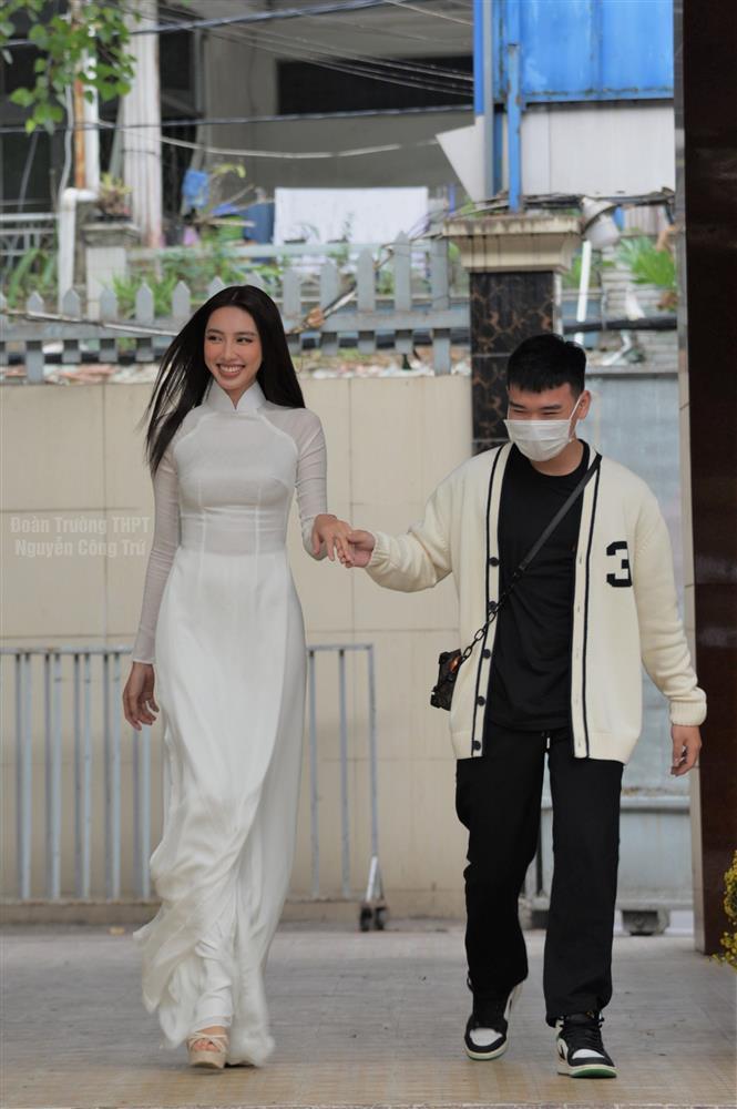 5 đương kim hoa hậu mặc áo dài: Miss World có hơn Thùy Tiên?-11