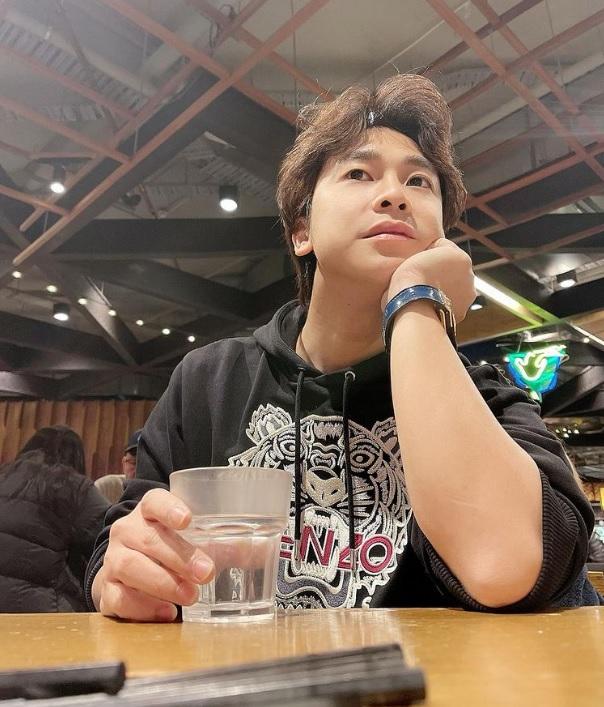 Thiếu gia Minh Hải trông lạ hoắc, khác hẳn thời yêu Hòa Minzy-4