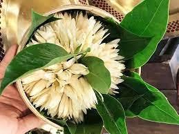 Chọn hoa nào bày trên ban thờ Rằm tháng 7 để nhiều tài lộc?-4