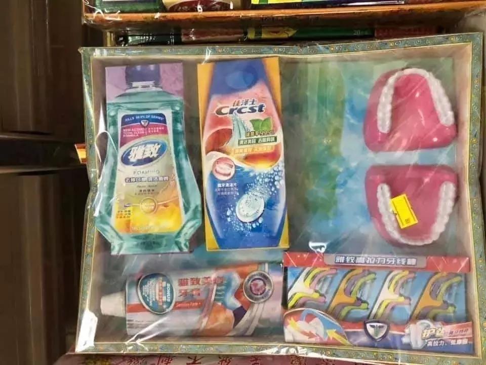 Đi chợ tháng cô hồn: Đồ nhậu, trà sữa, hàng hiệu chả thiếu thứ gì-8