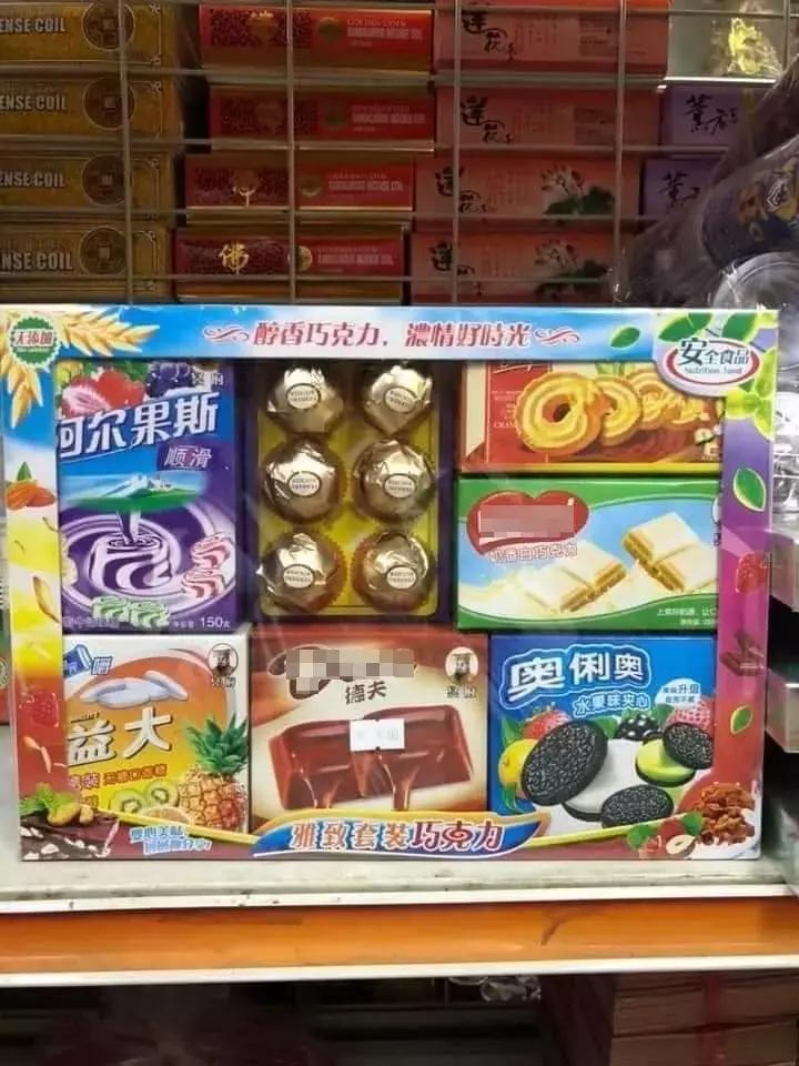 Đi chợ tháng cô hồn: Đồ nhậu, trà sữa, hàng hiệu chả thiếu thứ gì-9