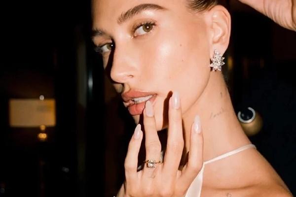 Hailey Bieber, chị em Hadid dẫn đầu xu hướng diện denim mùa thu-10