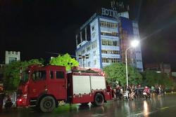 Kinh hoàng một phần khách sạn 8 tầng ở Hải Phòng bị sập trong đêm