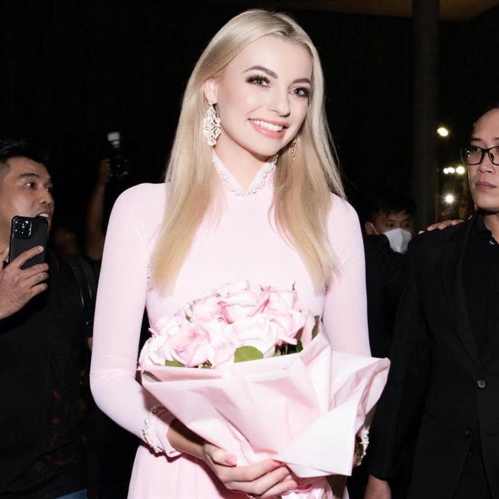 5 đương kim hoa hậu mặc áo dài: Miss World có hơn Thùy Tiên?-1