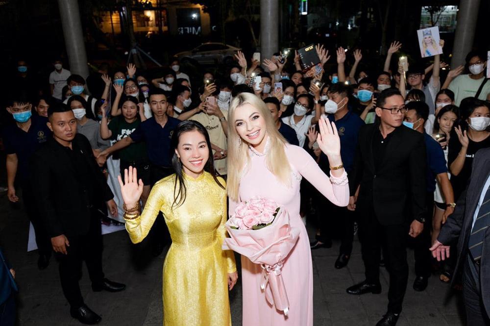 5 đương kim hoa hậu mặc áo dài: Miss World có hơn Thùy Tiên?-2