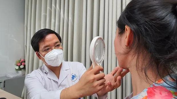 Nhiễm độc corticoid, da mỏng tang sau khi bôi kem trộn chữa nám-1