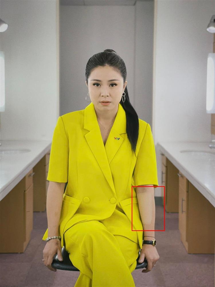 Hình xăm hổ báo của MC Hoàng Linh thoắt ẩn thoắt hiện-7