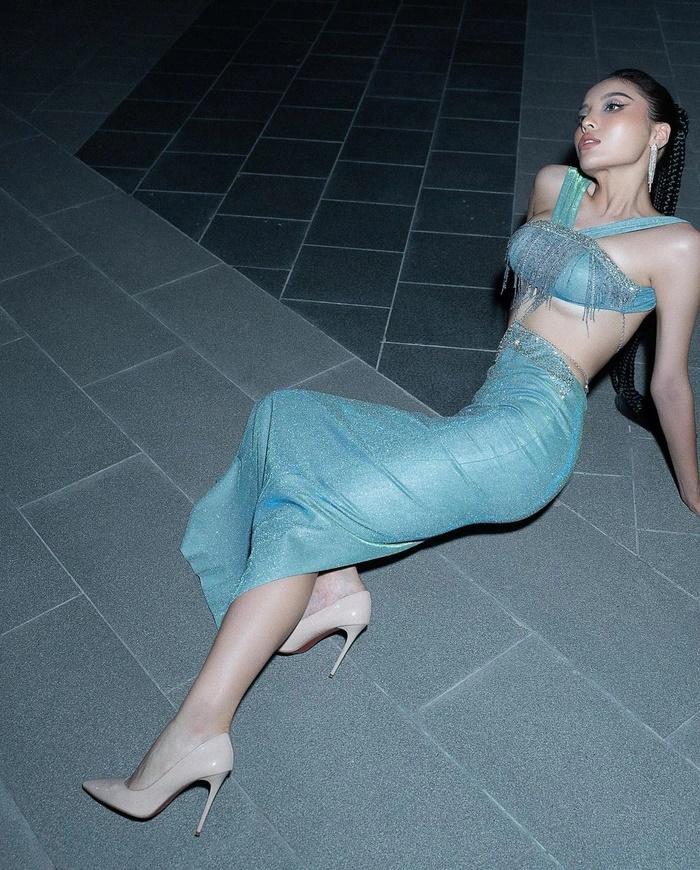 Quỳnh Nga - Hoa hậu Thùy Tiên cùng phô diễn vòng 1 tràn bờ-6