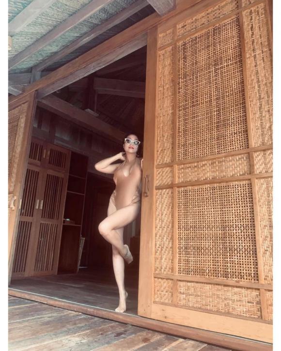 Ốc Thanh Vân gây lú vì nhìn mãi không thấy quần đâu?-2