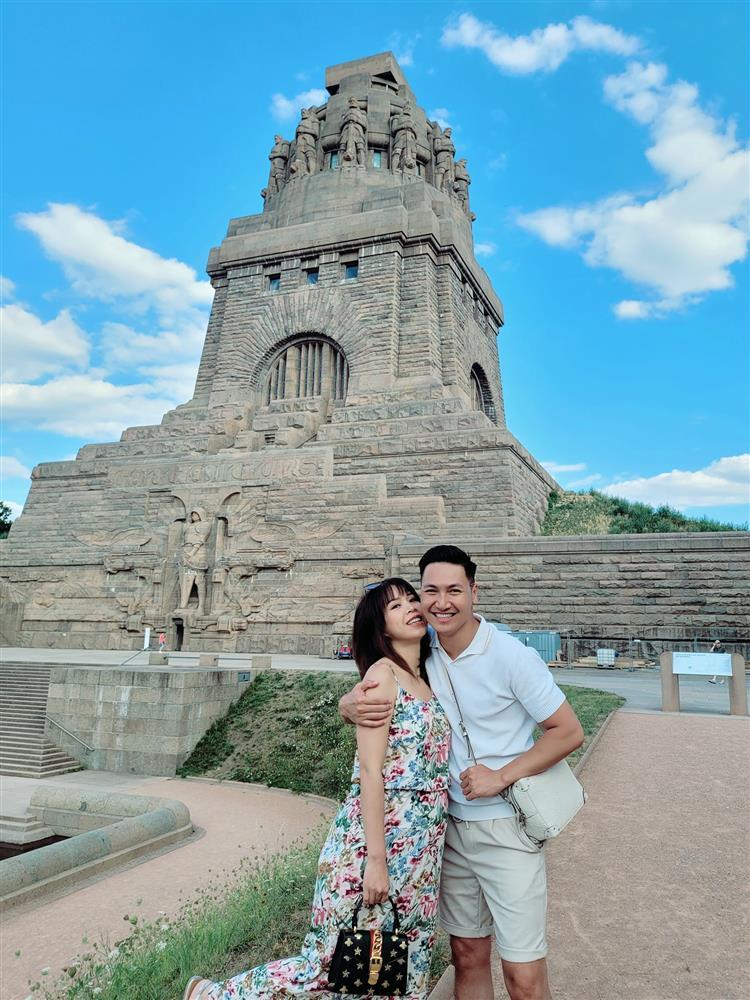 Tin showbiz Việt ngày 12/8: Vợ Phan Mạnh Quỳnh khoe bụng bầu-6