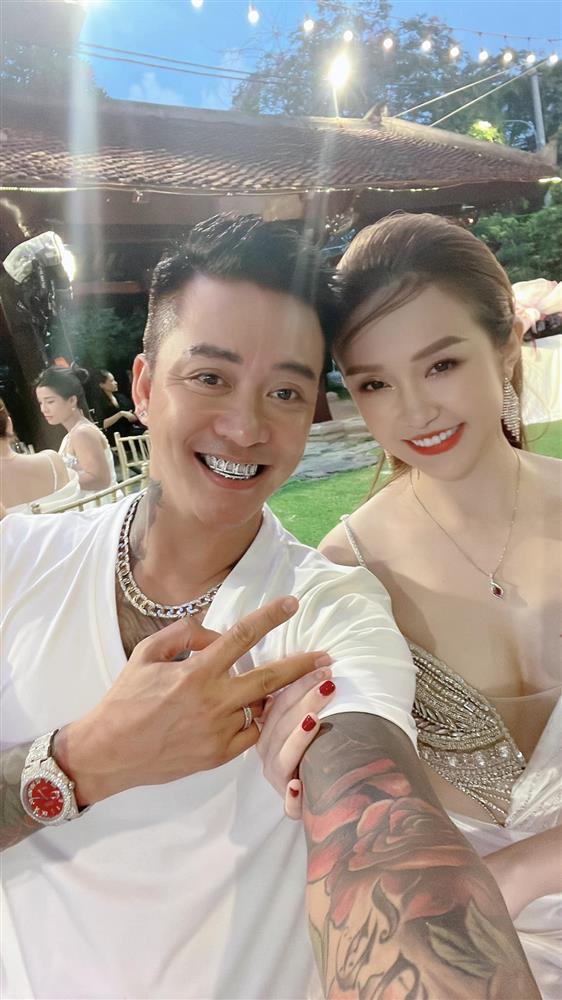 Tin showbiz Việt ngày 12/8: Vợ Phan Mạnh Quỳnh khoe bụng bầu-10