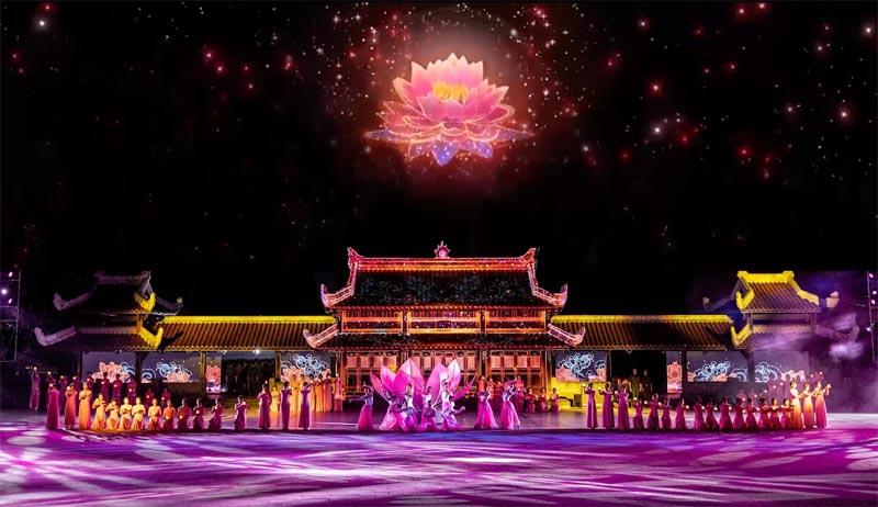 Đặng Lê Minh Trí - đạo diễn thực cảnh đầu tiên về Khát Vọng Hòa Bình-3
