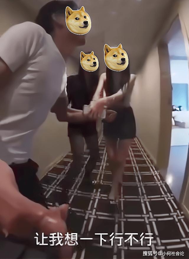 Thanh niên được 5 mỹ nữ kéo tay lôi vào phòng khách sạn ngồi cho mát-3