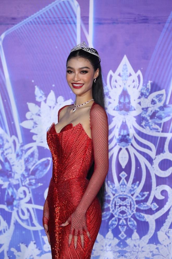 Á hậu Kiều Loan trang điểm già chát chúa ở Miss World Vietnam-1