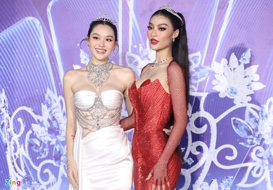 Á hậu Kiều Loan trang điểm già chát chúa ở Miss World Vietnam-2
