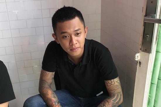 Bắt khẩn cấp nhóm thanh niên mang hung khí cướp bánh trung thu để đi biếu