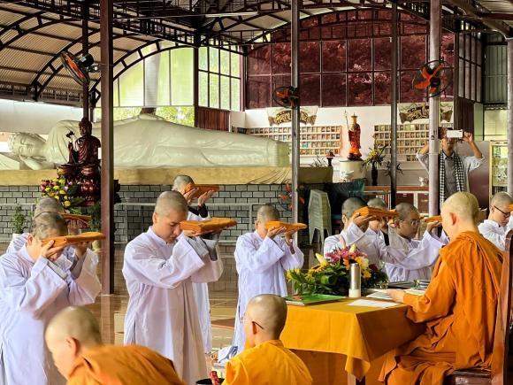 Á hậu 2 Hoa hậu biển Việt Nam 2016 Khánh Phương xuống tóc đi tu-4