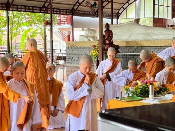 Á hậu 2 Hoa hậu biển Việt Nam 2016 Khánh Phương xuống tóc đi tu-6