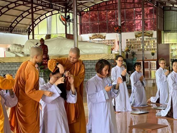 Á hậu 2 Hoa hậu biển Việt Nam 2016 Khánh Phương xuống tóc đi tu-7