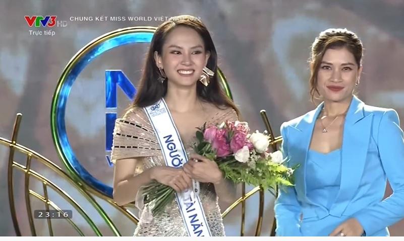 Tân Miss World Vietnam Mai Phương như chị em với Catriona Gray-1