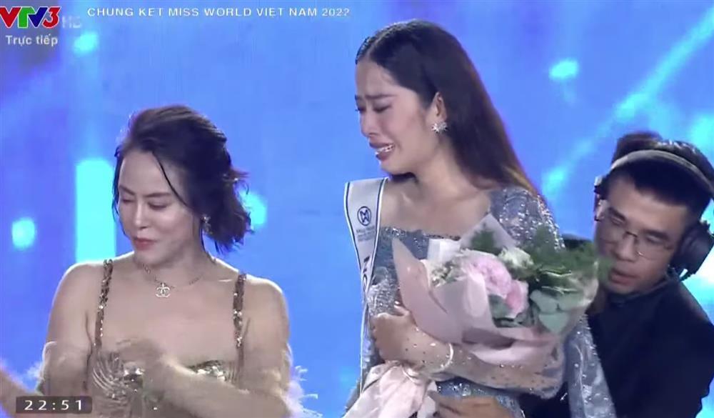 Nam Em khóc nấc trên sân khấu chung kết Miss World Vietnam 2022-8