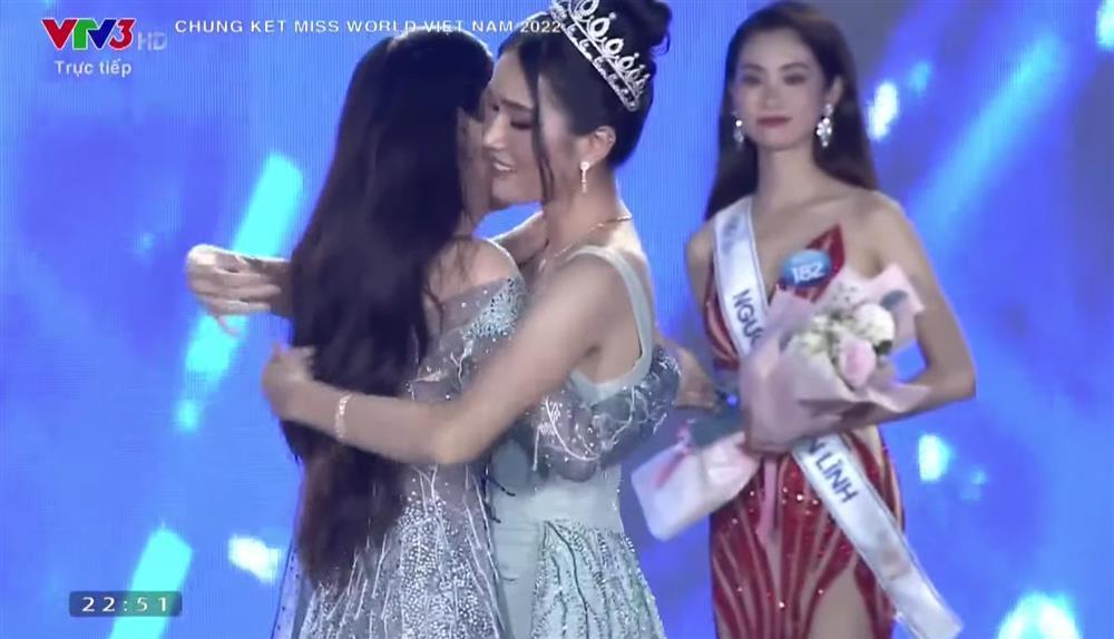 Nam Em khóc nấc trên sân khấu chung kết Miss World Vietnam 2022-7