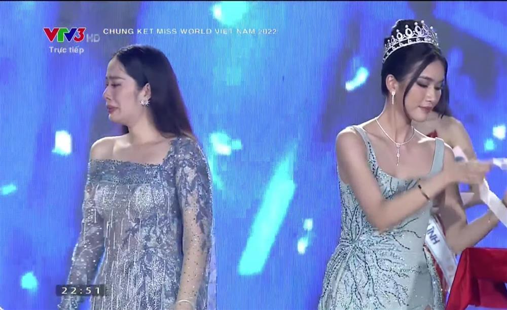 Nam Em khóc nấc trên sân khấu chung kết Miss World Vietnam 2022-6