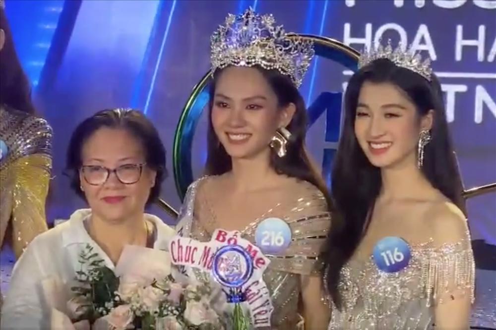 Mẹ hoa hậu Mai Phương: Tôi không lo lắng khi con bị đồn yêu đại gia-1