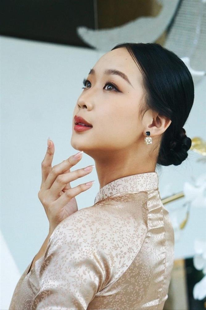 Phong cách thời trang đời thường của Á hậu cao nhất lịch sử Việt Nam-8