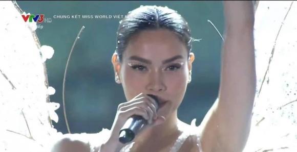 Lệ Quyên và Minh Hằng mặt lạnh tanh khi xem Hà Hồ hát-1