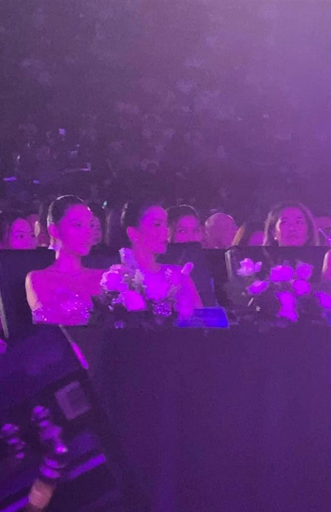 Lệ Quyên và Minh Hằng mặt lạnh tanh khi xem Hà Hồ hát-2