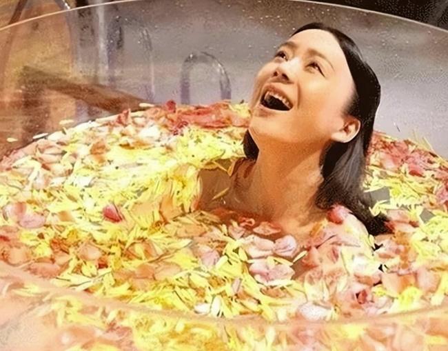 Thần tiên tỷ tỷ tắm tiên bị nhìn trộm có táo bạo hơn dàn mỹ nhân hạng A?-14