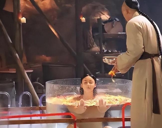 Thần tiên tỷ tỷ tắm tiên bị nhìn trộm có táo bạo hơn dàn mỹ nhân hạng A?-15