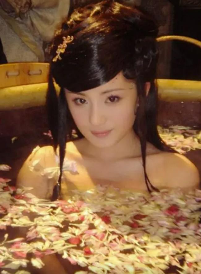 Thần tiên tỷ tỷ tắm tiên bị nhìn trộm có táo bạo hơn dàn mỹ nhân hạng A?-3