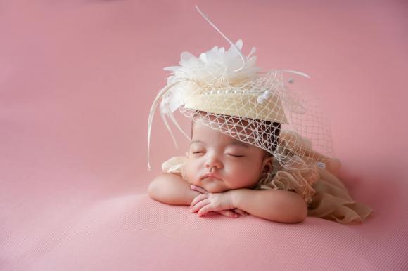 Vợ Mạc Văn Khoa xả loạt ảnh ĐỘC về ái nữ sinh non 1,9kg-2