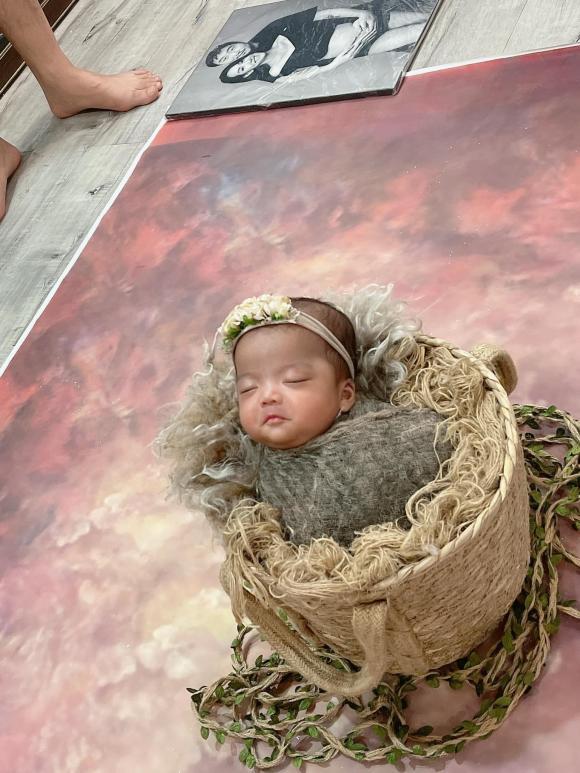 Vợ Mạc Văn Khoa xả loạt ảnh ĐỘC về ái nữ sinh non 1,9kg-5