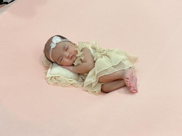 Vợ Mạc Văn Khoa xả loạt ảnh ĐỘC về ái nữ sinh non 1,9kg-6