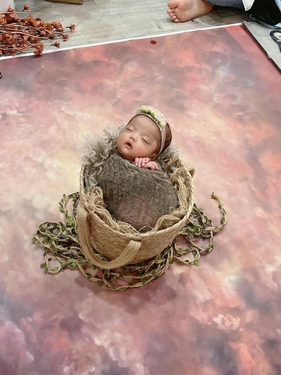 Vợ Mạc Văn Khoa xả loạt ảnh ĐỘC về ái nữ sinh non 1,9kg-7