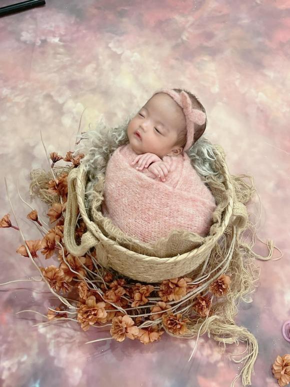 Vợ Mạc Văn Khoa xả loạt ảnh ĐỘC về ái nữ sinh non 1,9kg-10