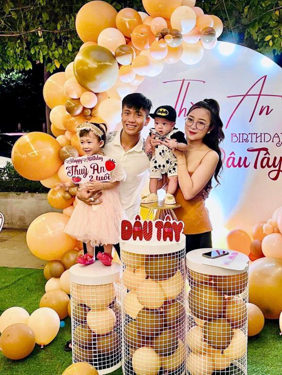 Vợ hot girl xuề xòa, xuống sắc sau 2 năm lấy Phan Văn Đức-1