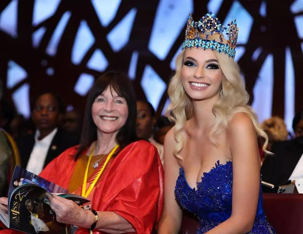 Miss World như nữ thần, lu mờ top 3 Miss World Vietnam 2022-9