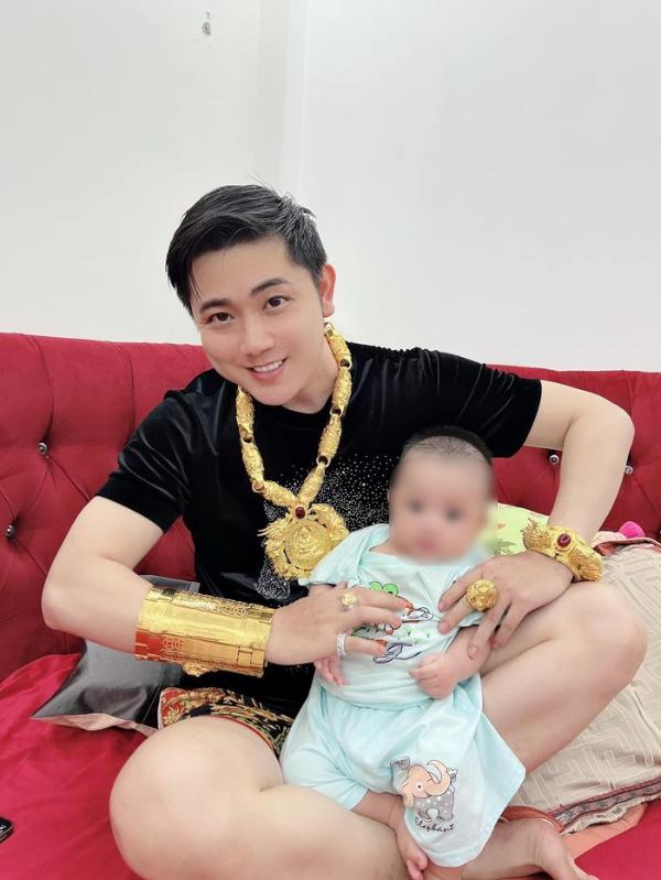 Danh tính khủng cô vợ đại gia, tặng chồng trang sức 120 cây vàng-3