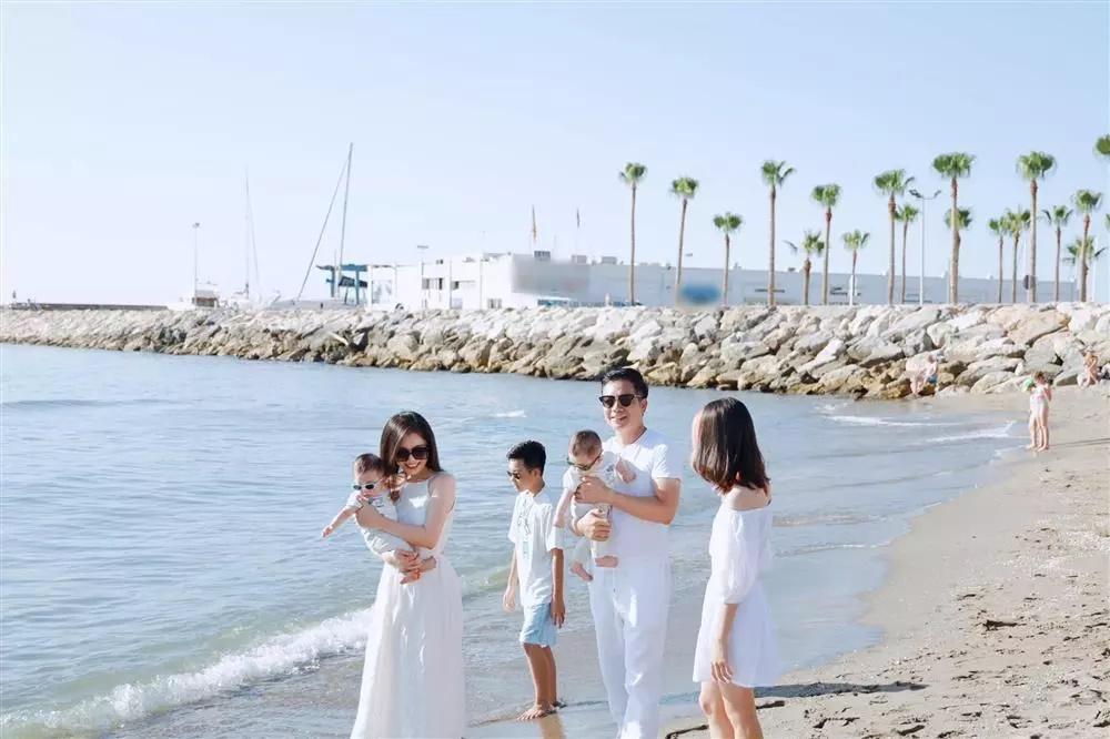 Diện mạo đổi khác cặp song sinh của Shark Hưng và vợ Á hậu-6